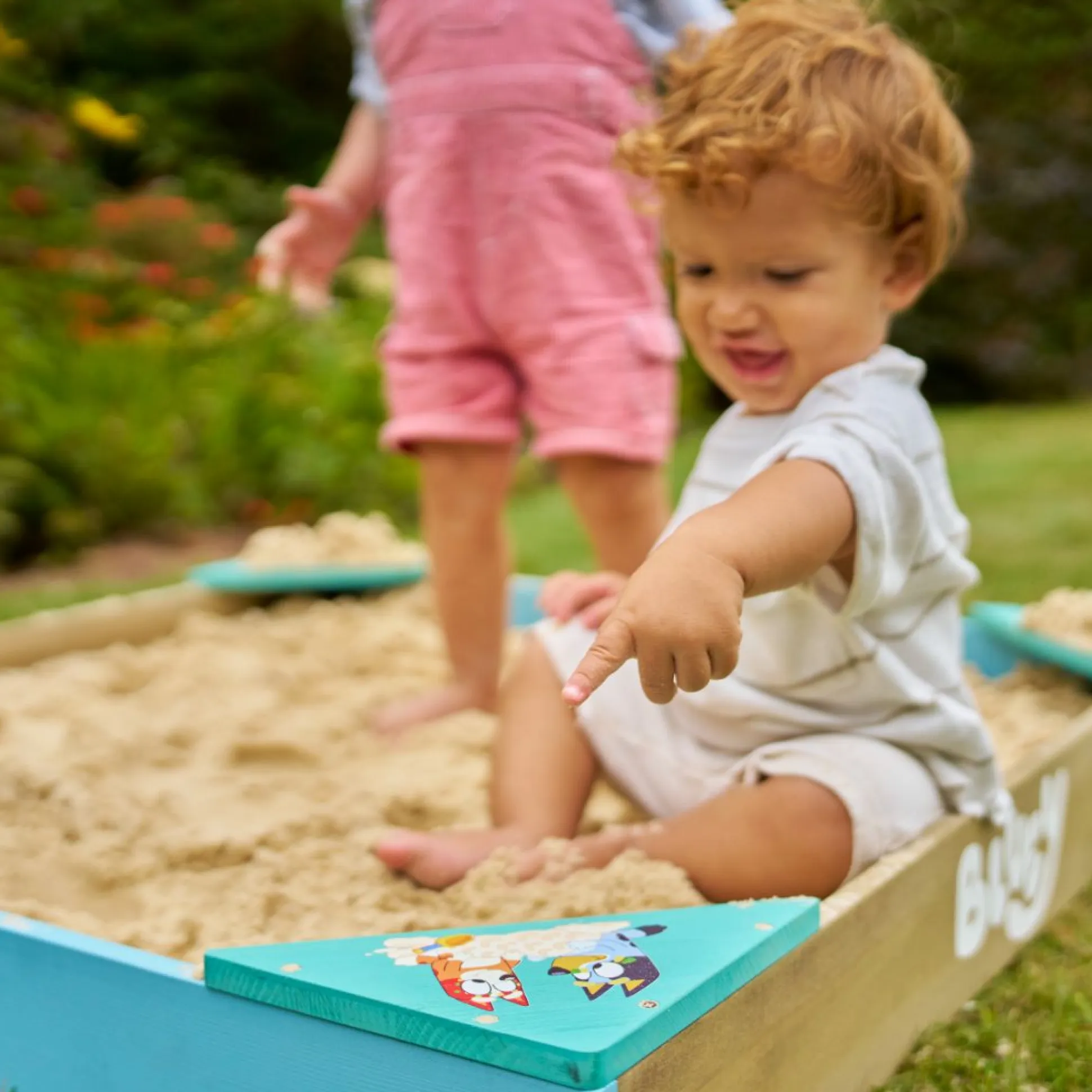 Bluey Wooden Sandpit with Cover